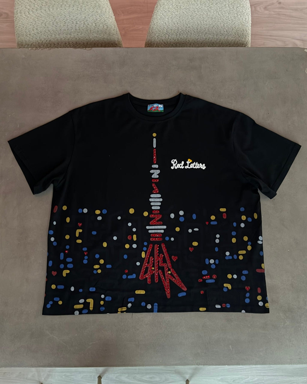 Favelas Tee - Red Letters