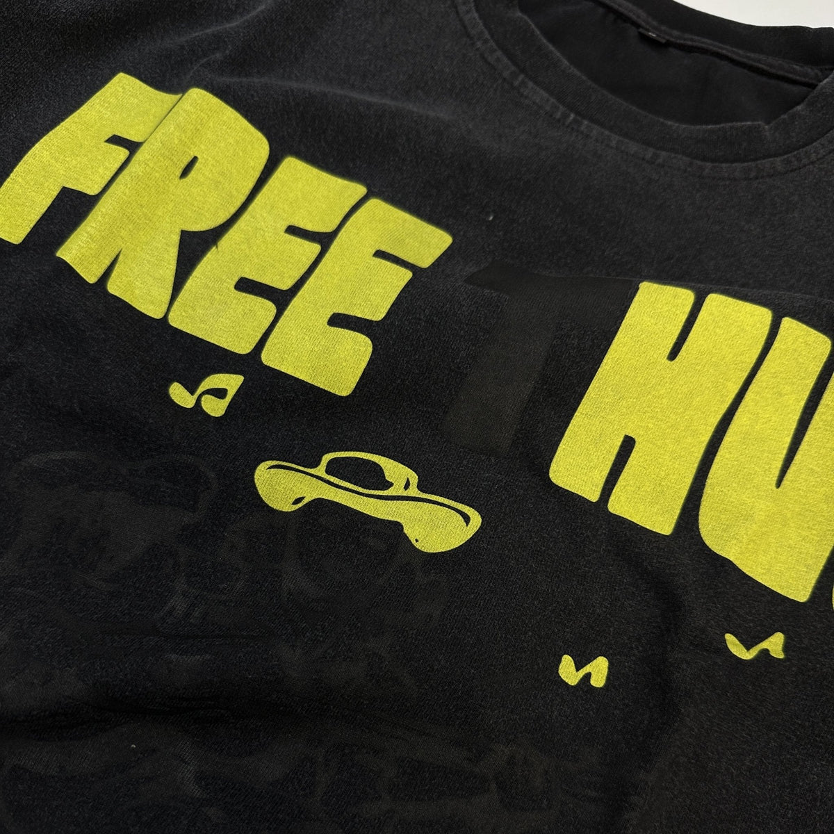 &quot;Free tHug&quot; Vintage Tee - RED LETTERS