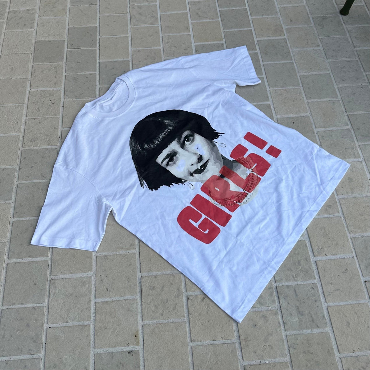 &quot;Girls! Face&quot; Tee - RED LETTERS